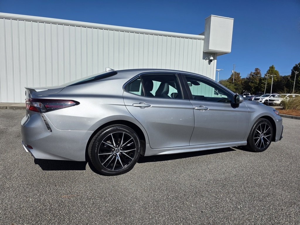2022 Toyota Camry SE photo 3
