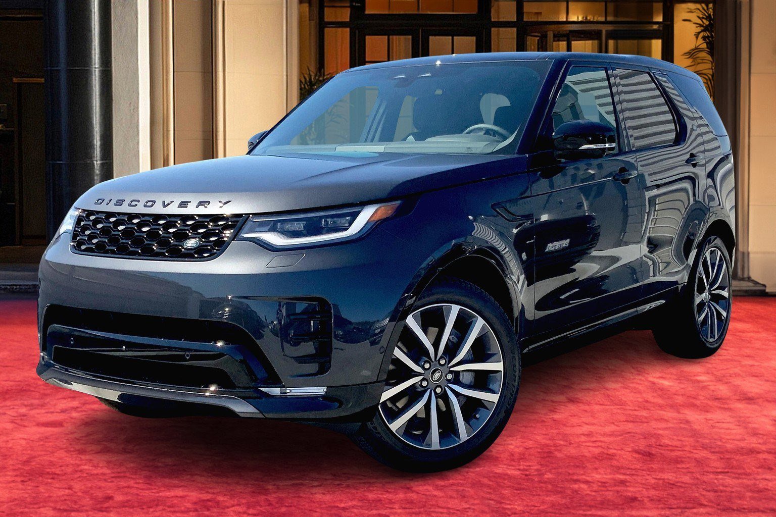 2025 Land Rover Discovery Dynamic SE's photo