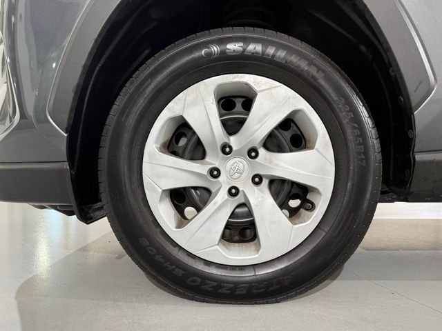 2019 Toyota RAV4 LE photo 6