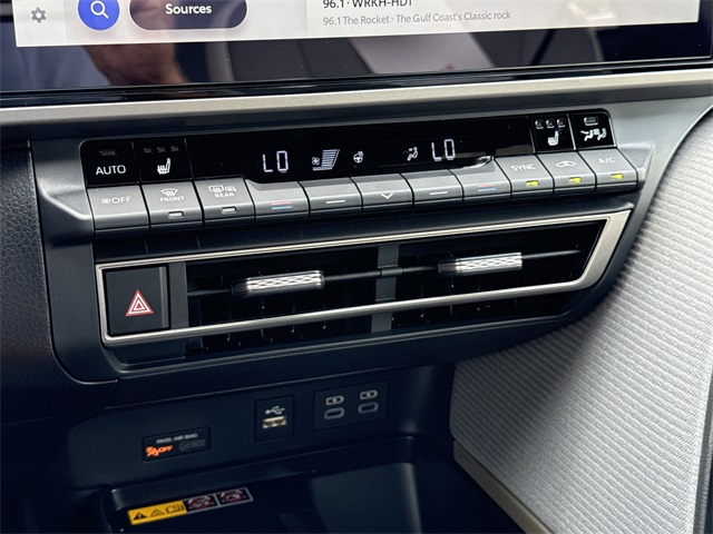 2025 Toyota Camry SE photo 22