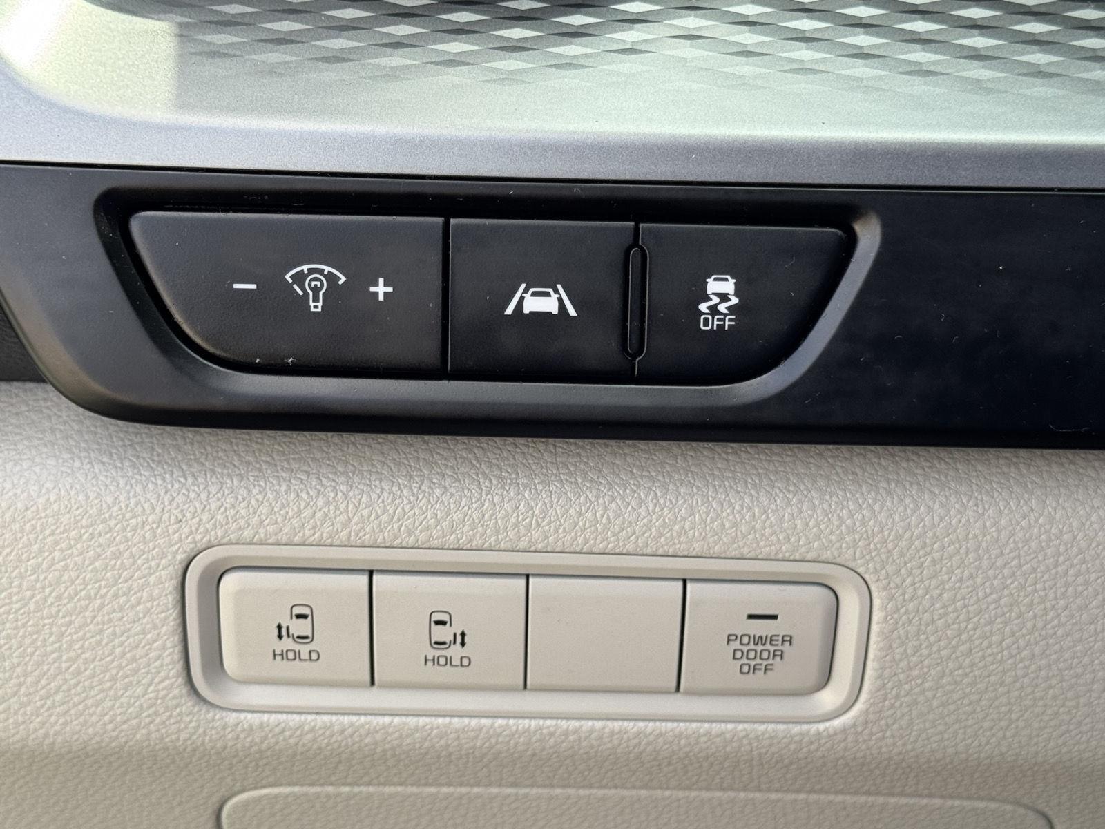 2022 Kia Carnival LX photo 9