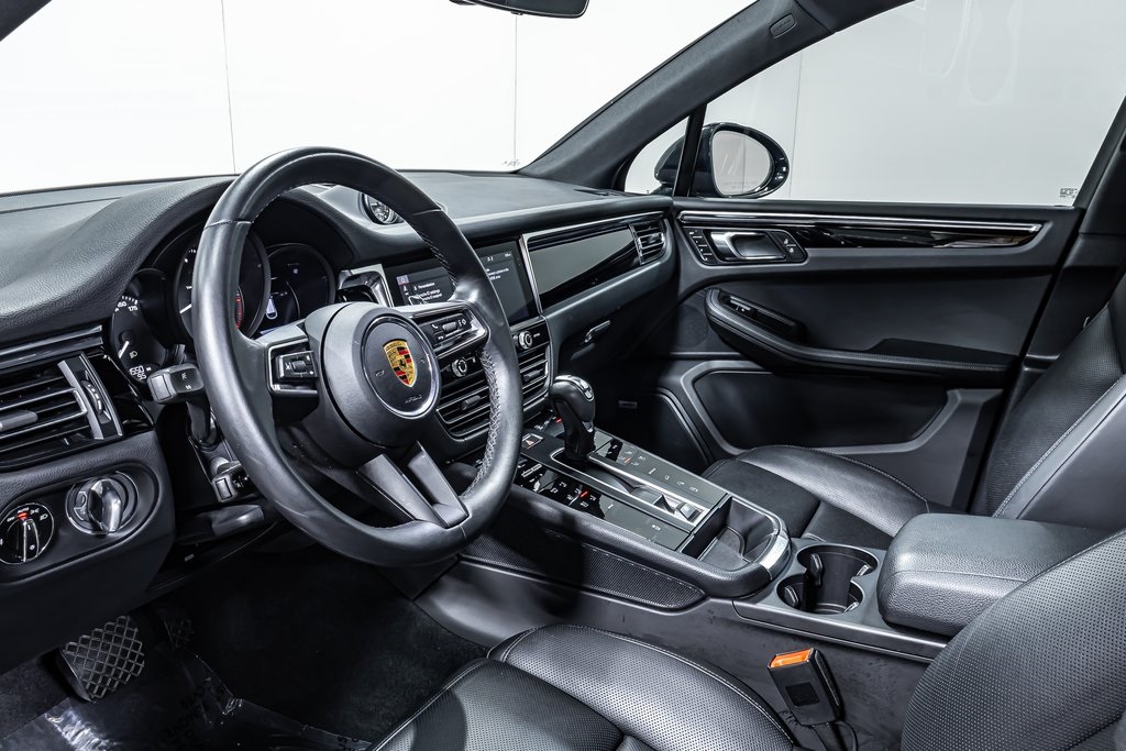 2023 Porsche Macan T photo 4