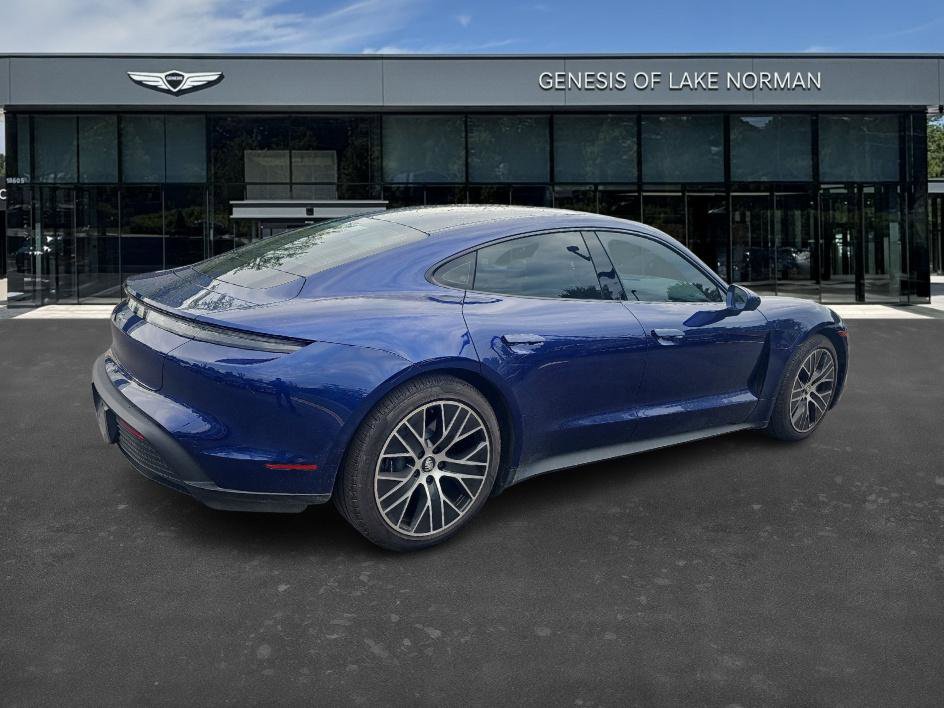 2022 Porsche Taycan Base photo 4
