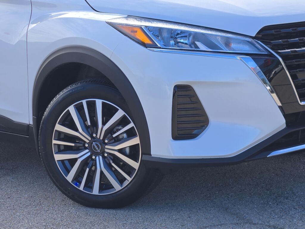 2023 Nissan Kicks SV photo 3