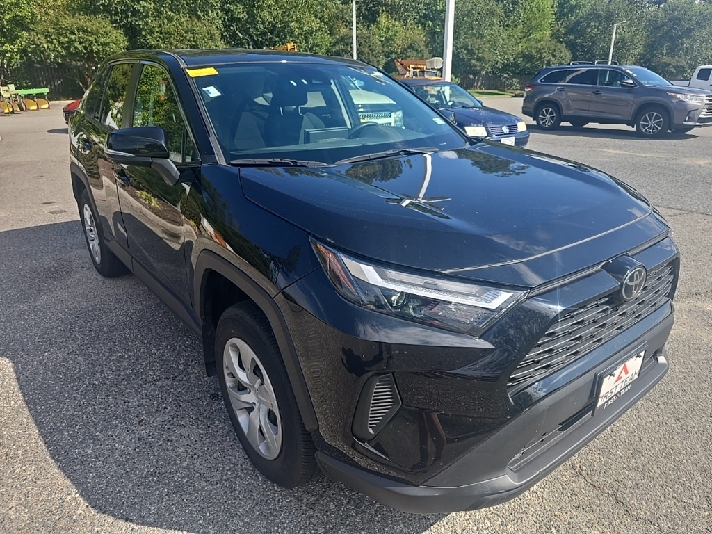 2023 Toyota RAV4 LE photo 2