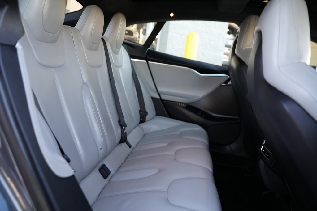 2016 Tesla Model S 70D photo 29