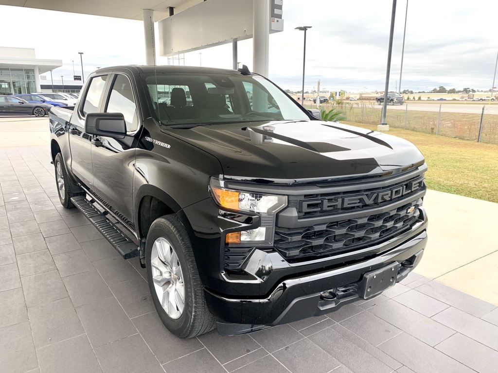 2023 Chevrolet Silverado 1500 Custom photo 2