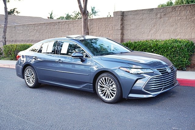 Used 2019 Gray Toyota XLE image 5