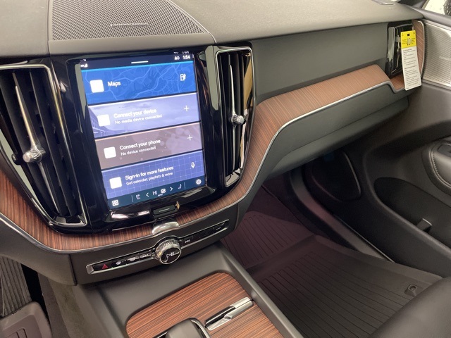 2024 Volvo XC60 photo 25