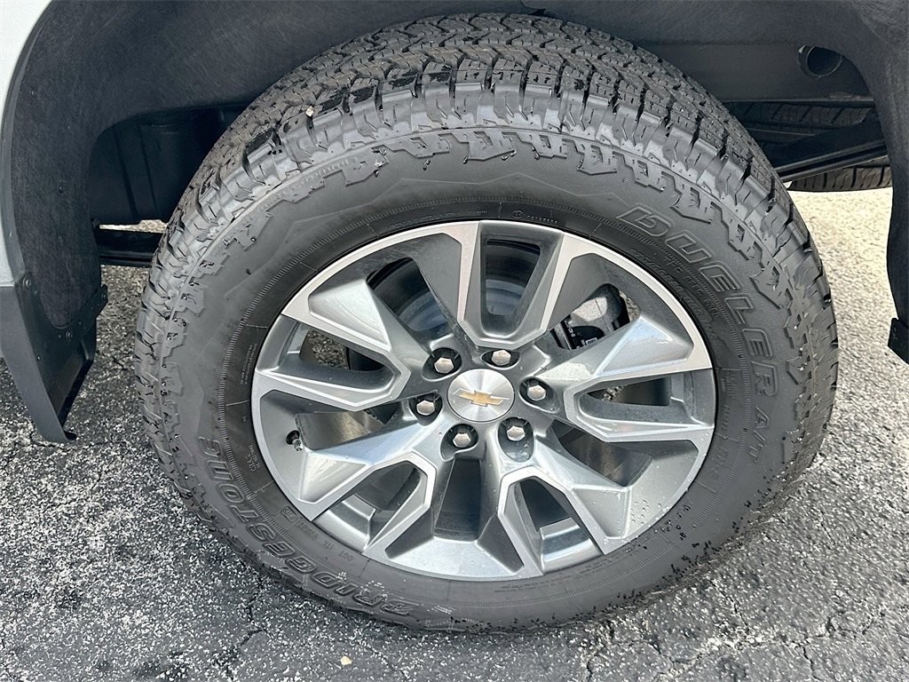 2025 Chevrolet Silverado 1500 LT photo 18