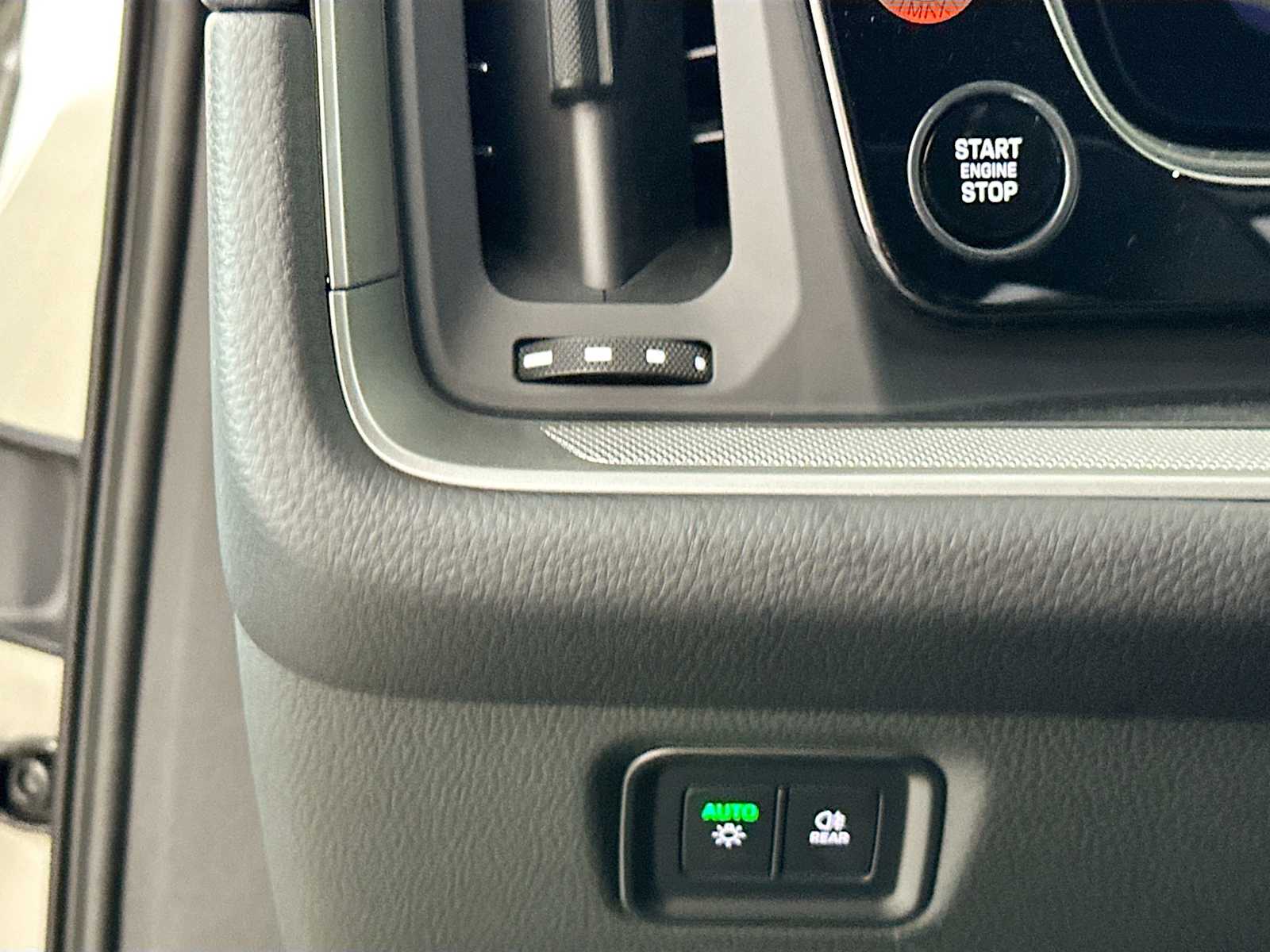 2025 Porsche Cayenne photo 13