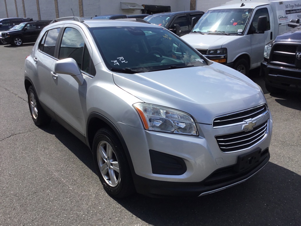 2016 Chevrolet Trax LT photo 2