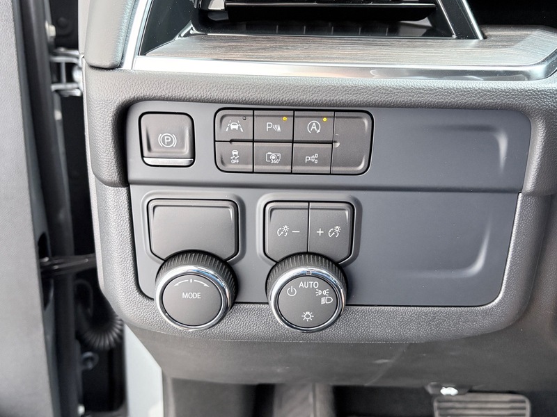 2025 Chevrolet Suburban LS photo 12
