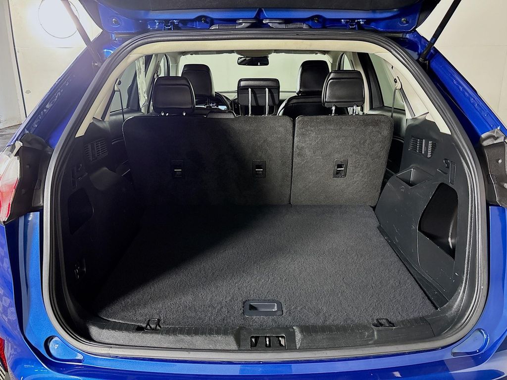 2022 Ford Edge SEL photo 18