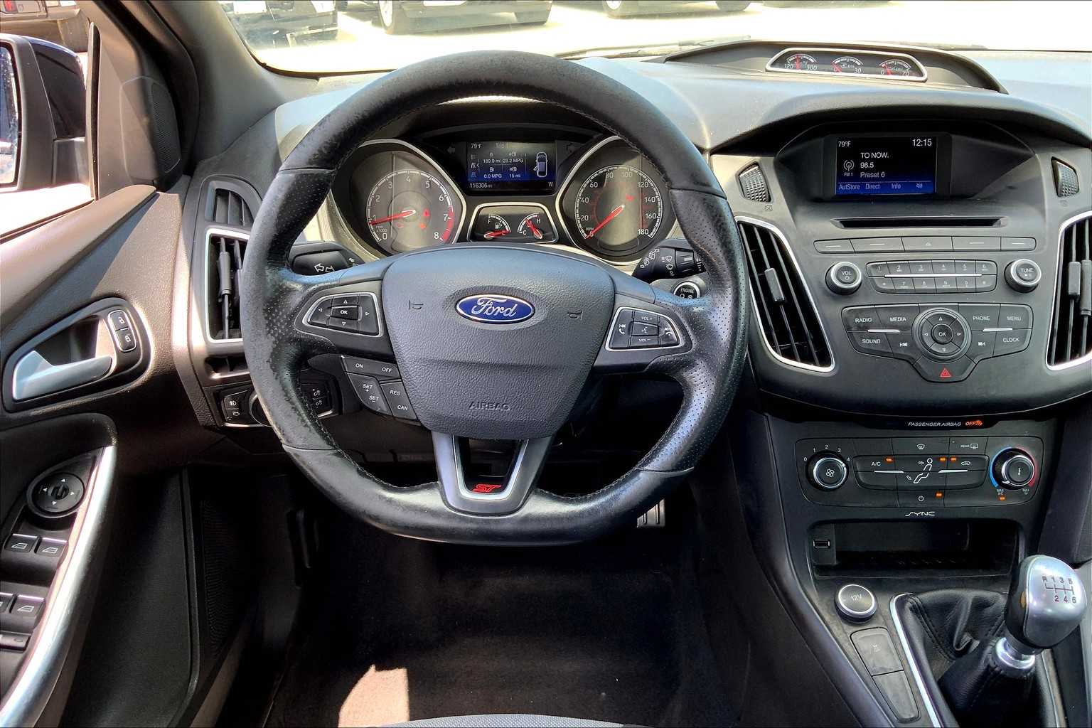 2017 Ford Focus ST photo 5