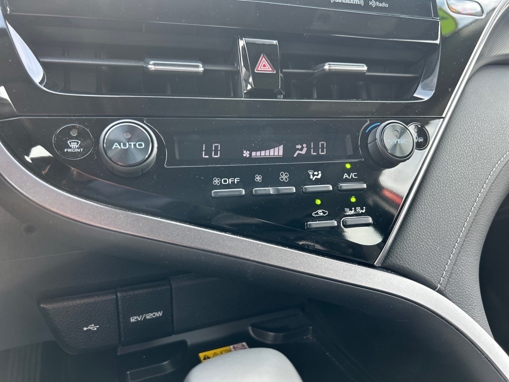 2024 Toyota Camry Hybrid XSE photo 30