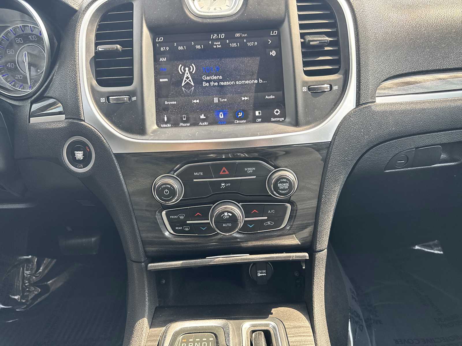 2018 Chrysler 300 Touring photo 23