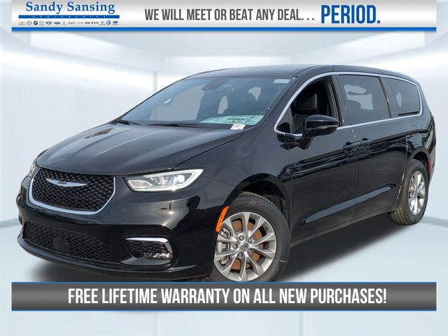 2025 Chrysler Pacifica Select's photo