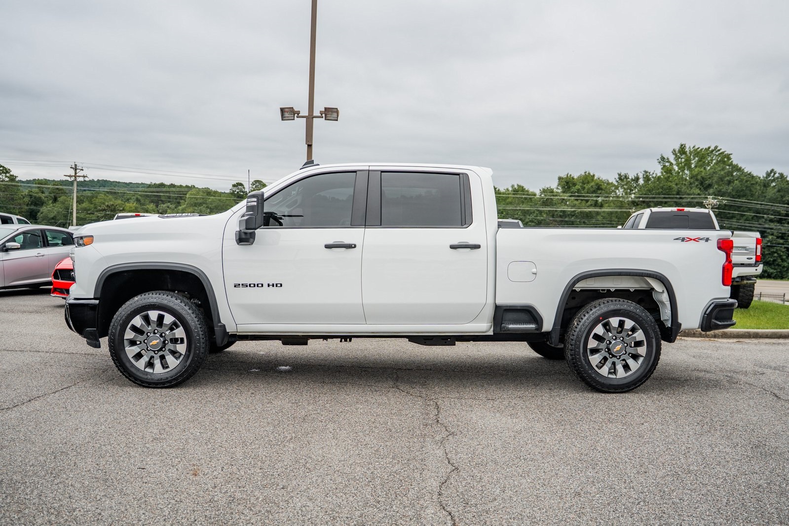 2024 Chevrolet Silverado 2500HD Custom photo 4