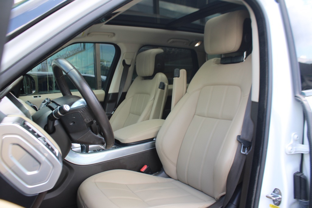 2018 Land Rover Range Rover Sport HSE photo 5