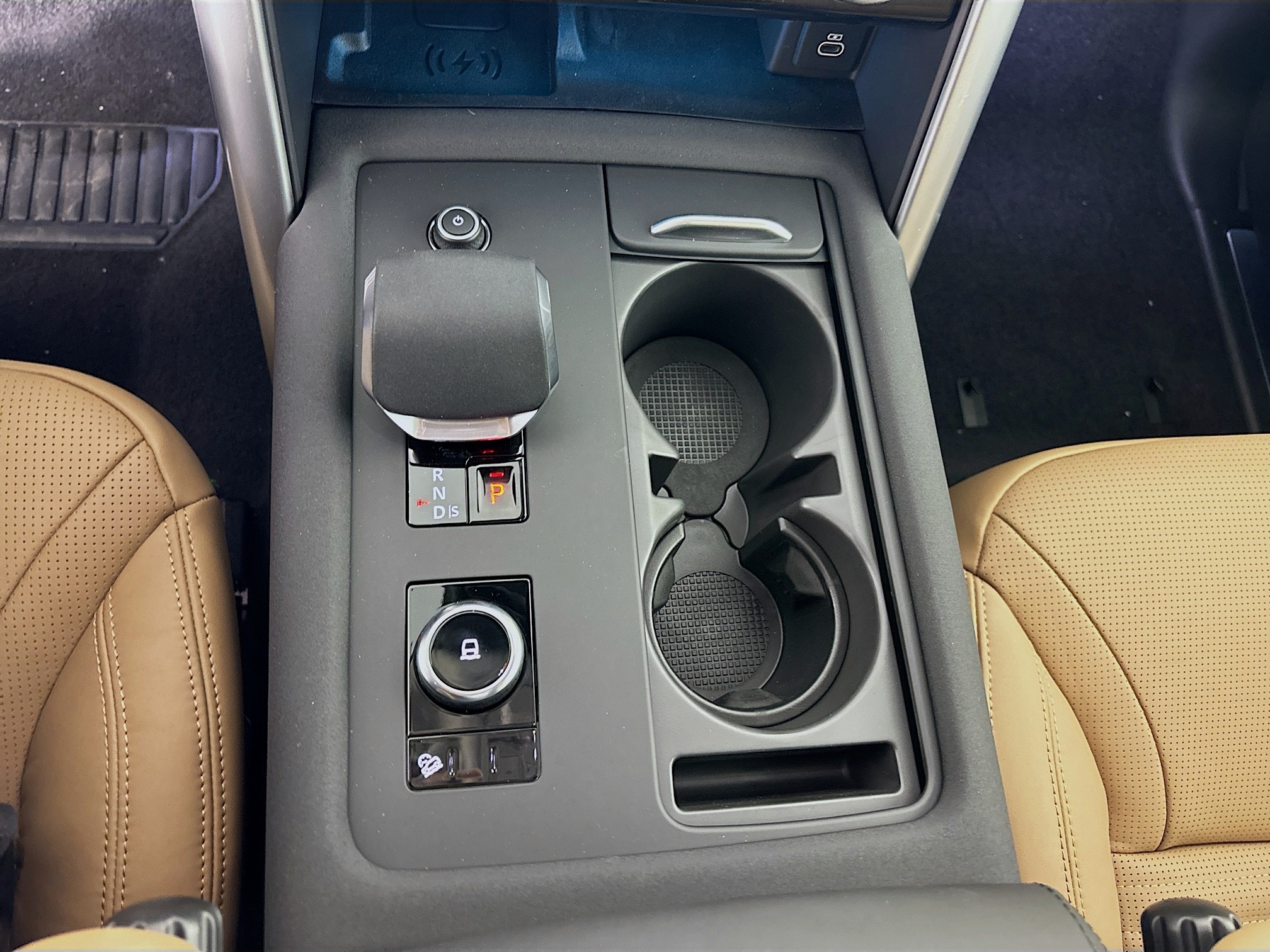 2025 Land Rover Discovery Metropolitan Edition photo 17