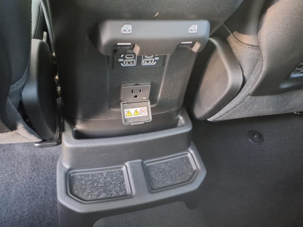 2025 Jeep Wrangler Sahara photo 4