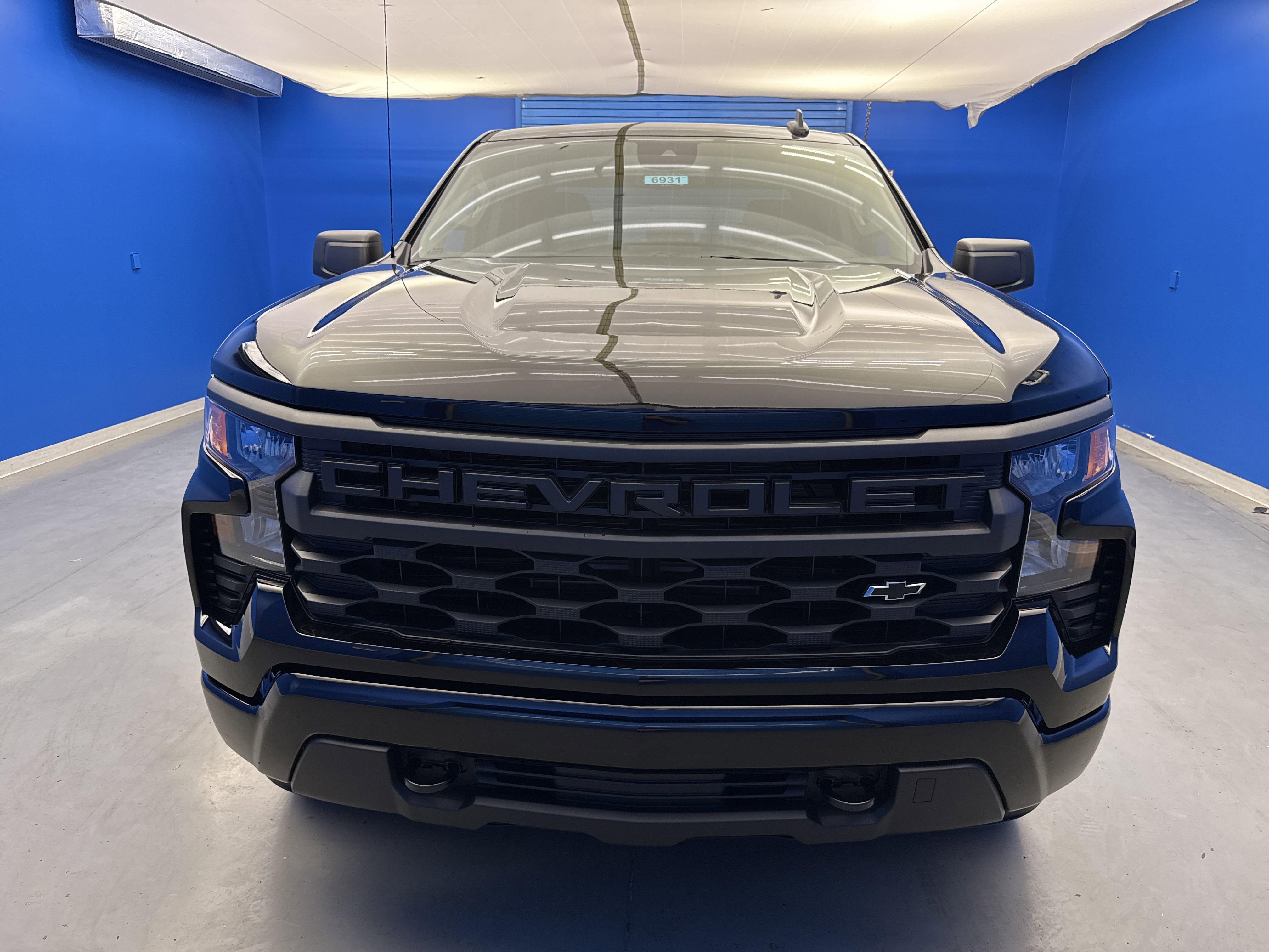 2025 Chevrolet Silverado 1500 Custom photo 2