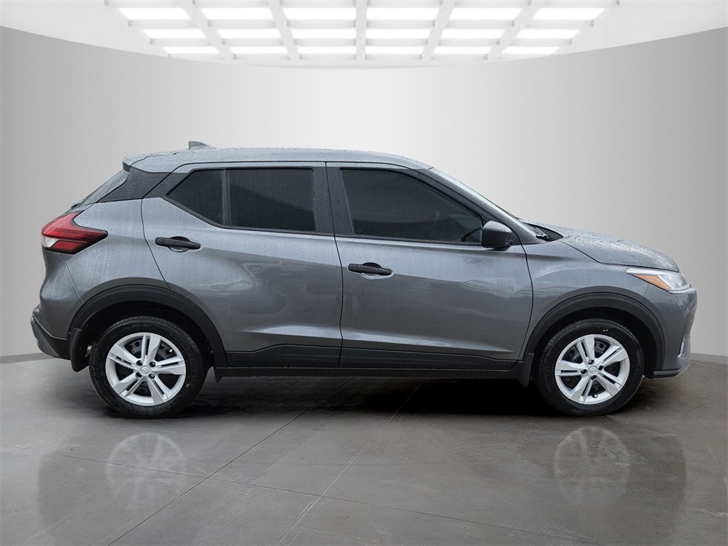 2025 Nissan Kicks Play S photo 4