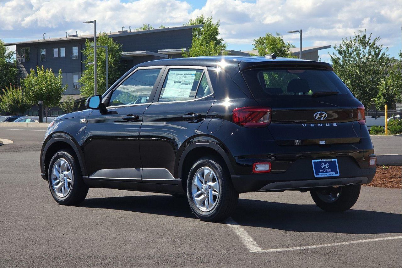 2025 Hyundai Venue SE photo 5