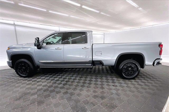 2025 Chevrolet Silverado 3500HD High Country photo 3