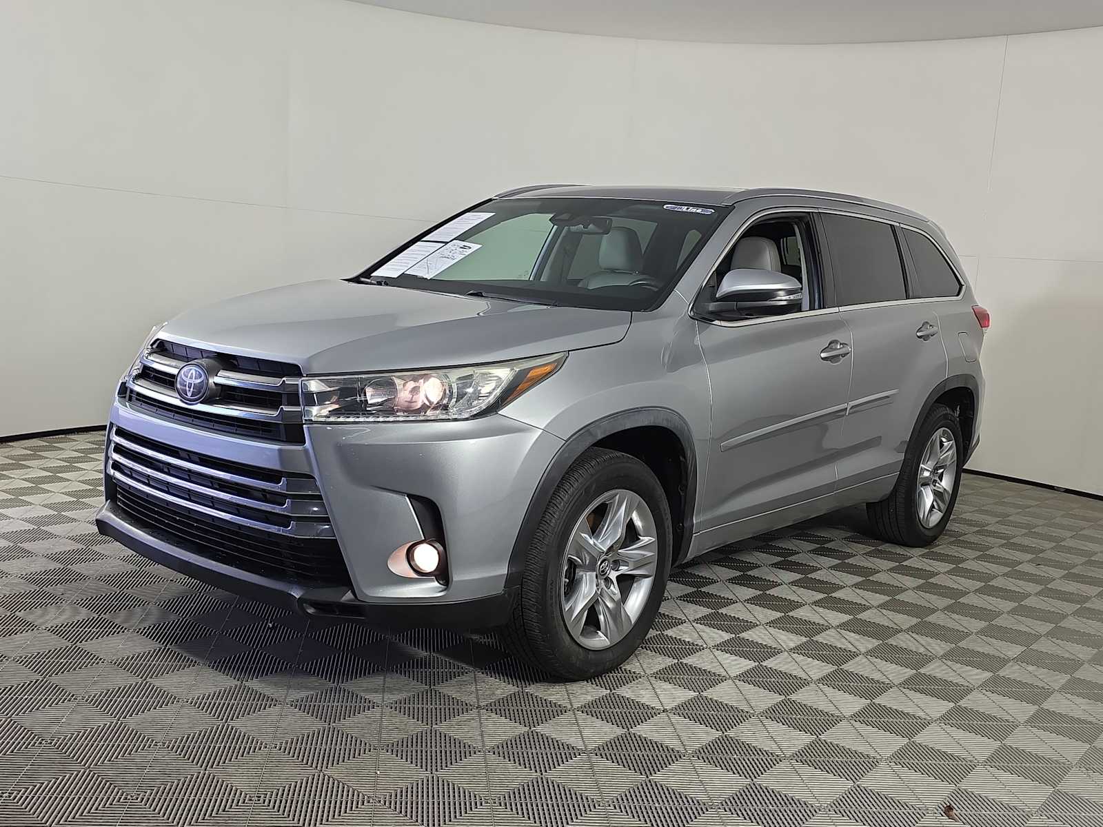 2017 Toyota Highlander Limited photo 2