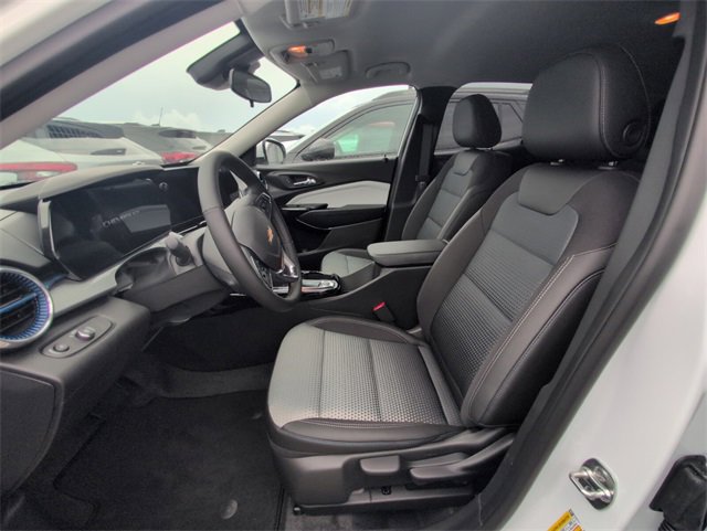 2026 Chevrolet Trax LT photo 3