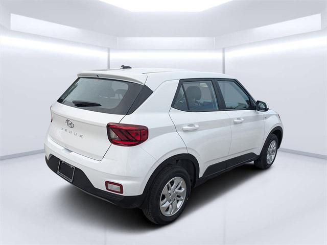 2026 Hyundai Venue SE photo 2