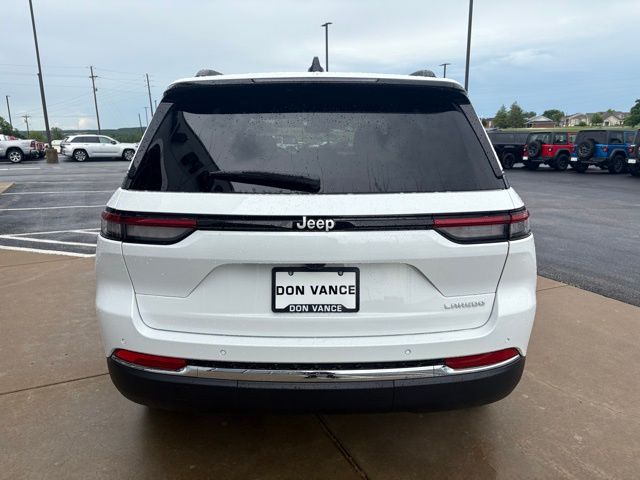 2025 Jeep Grand Cherokee Laredo photo 4