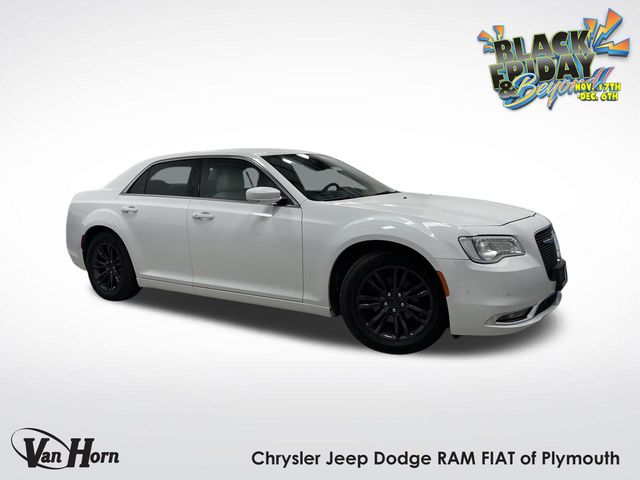2021 Chrysler 300 Touring's photo