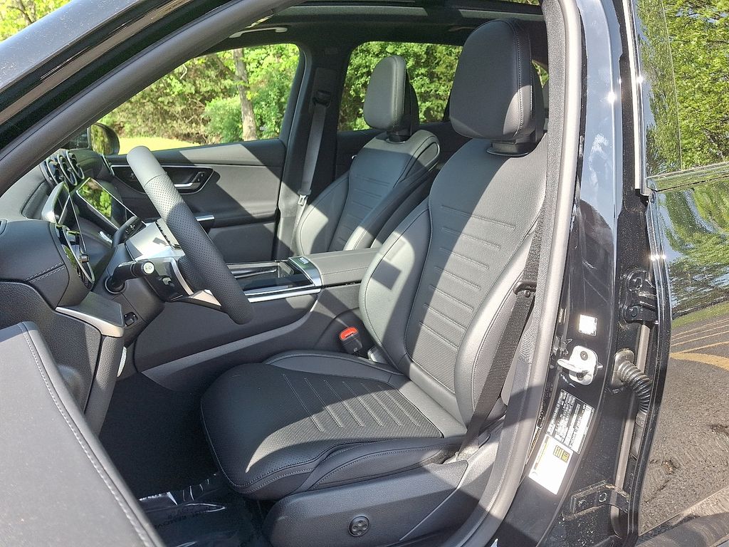 2025 Mercedes Benz GLC 300 4MATIC photo 8