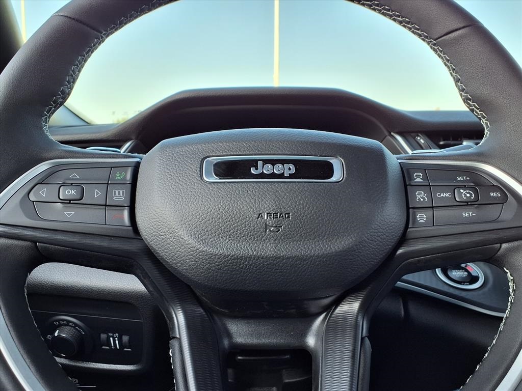 2025 Jeep Grand Cherokee Altitude photo 22