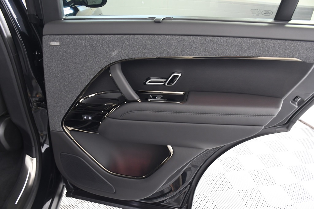 2025 Land Rover Range Rover Sport SE photo 20