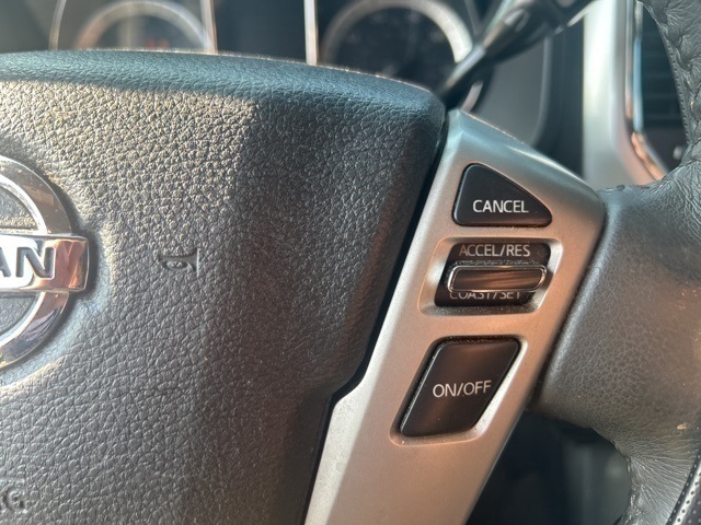 2017 Nissan Titan SV Crew Cab photo 10
