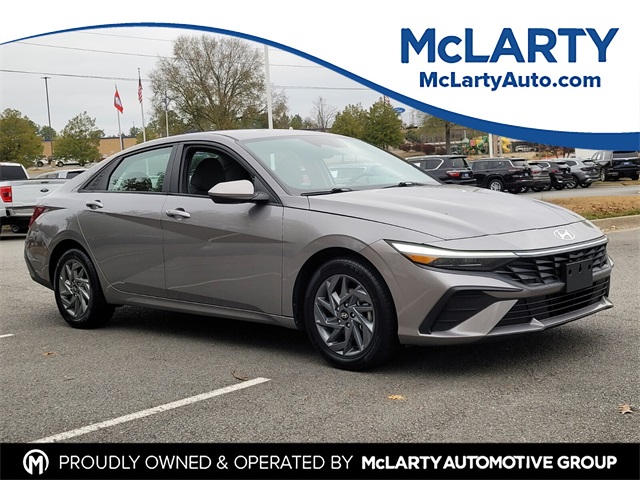 2024 Hyundai Elantra SEL's photo