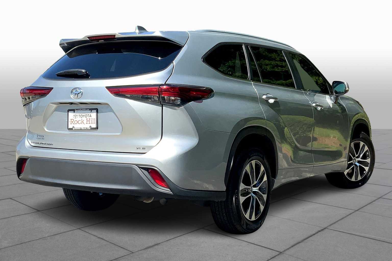 2023 Toyota Highlander XLE photo 12