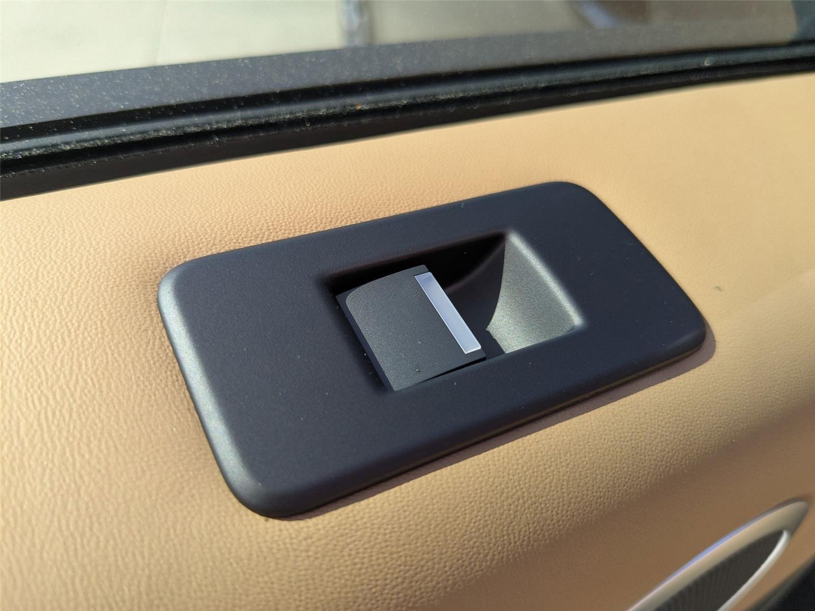2025 Land Rover Discovery Metropolitan Edition photo 25