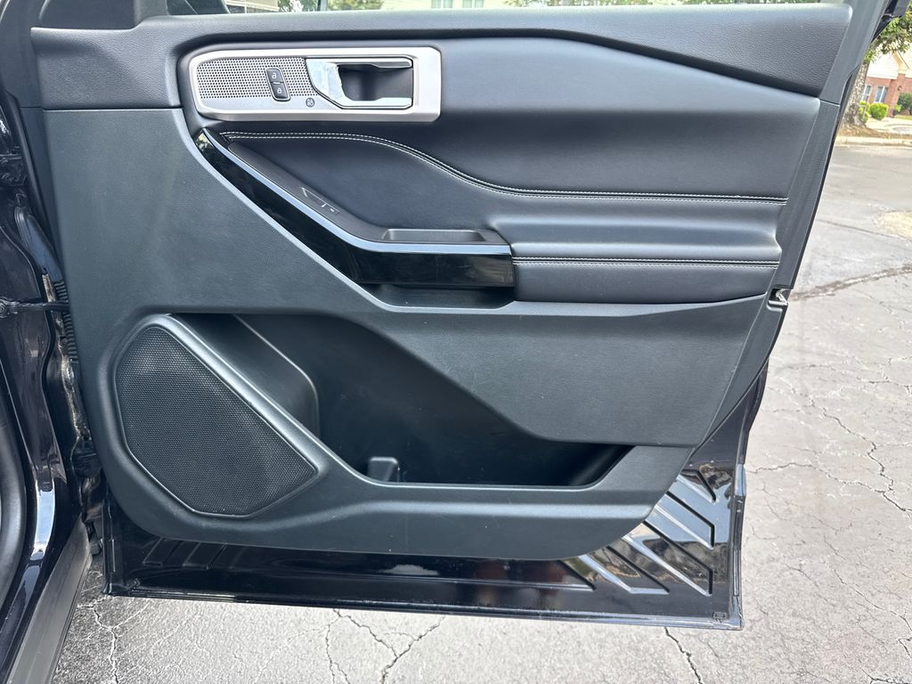 2021 Ford Explorer ST photo 12