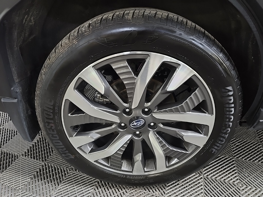 2025 Subaru Forester Touring photo 13