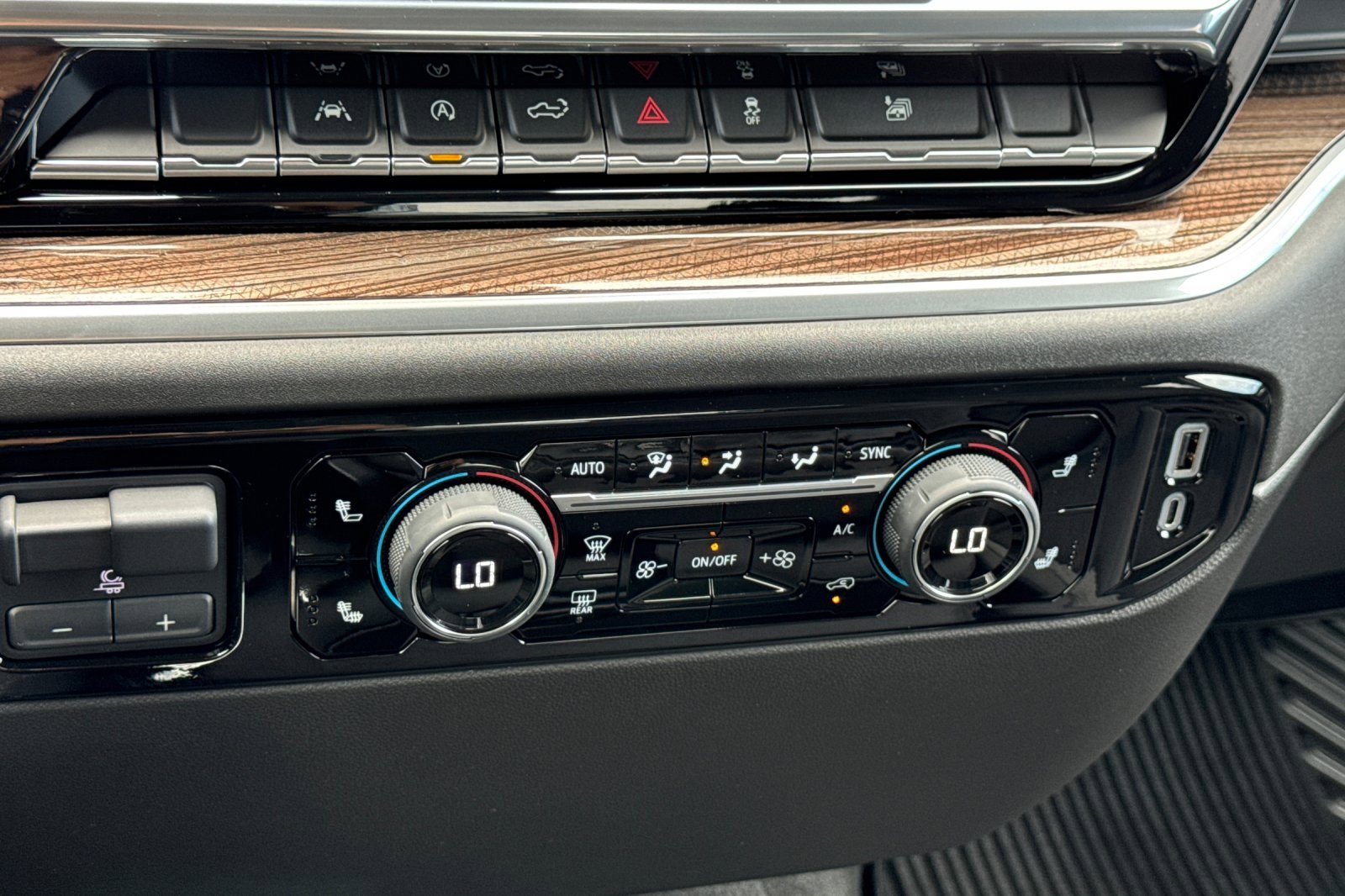 2025 Chevrolet Silverado LT photo 20