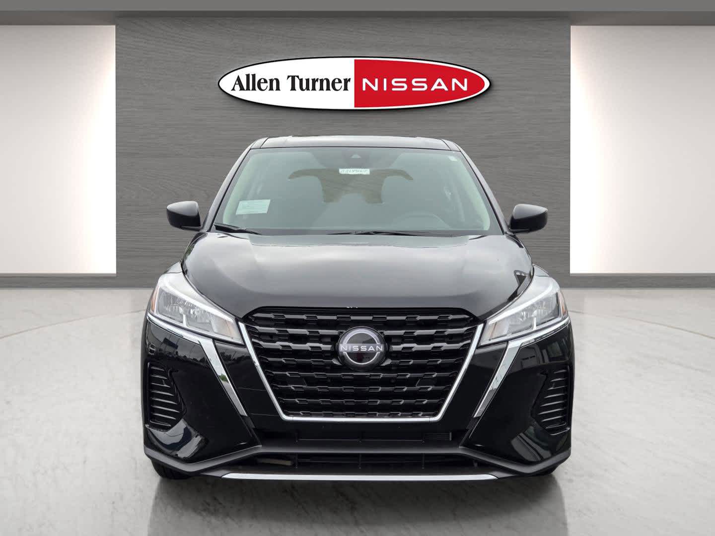 2025 Nissan Kicks Play S photo 2