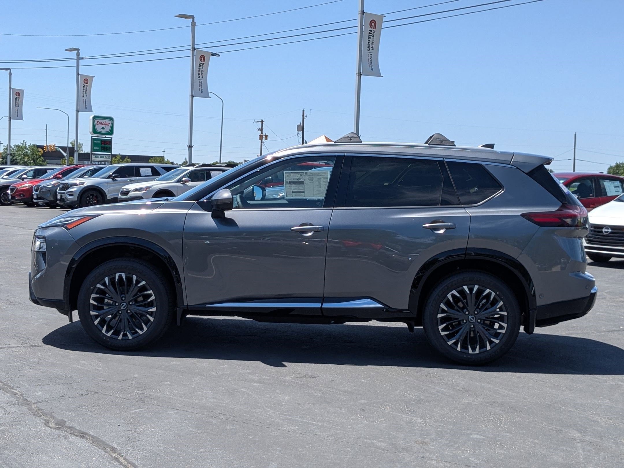 2025 Nissan Rogue Platinum photo 4