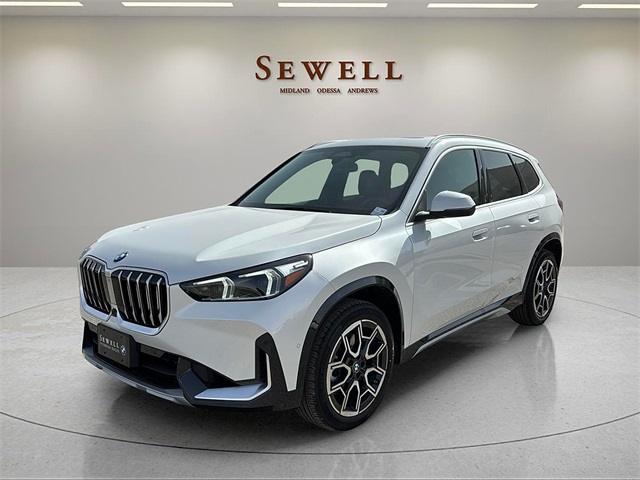 2025 BMW X1 28i's photo