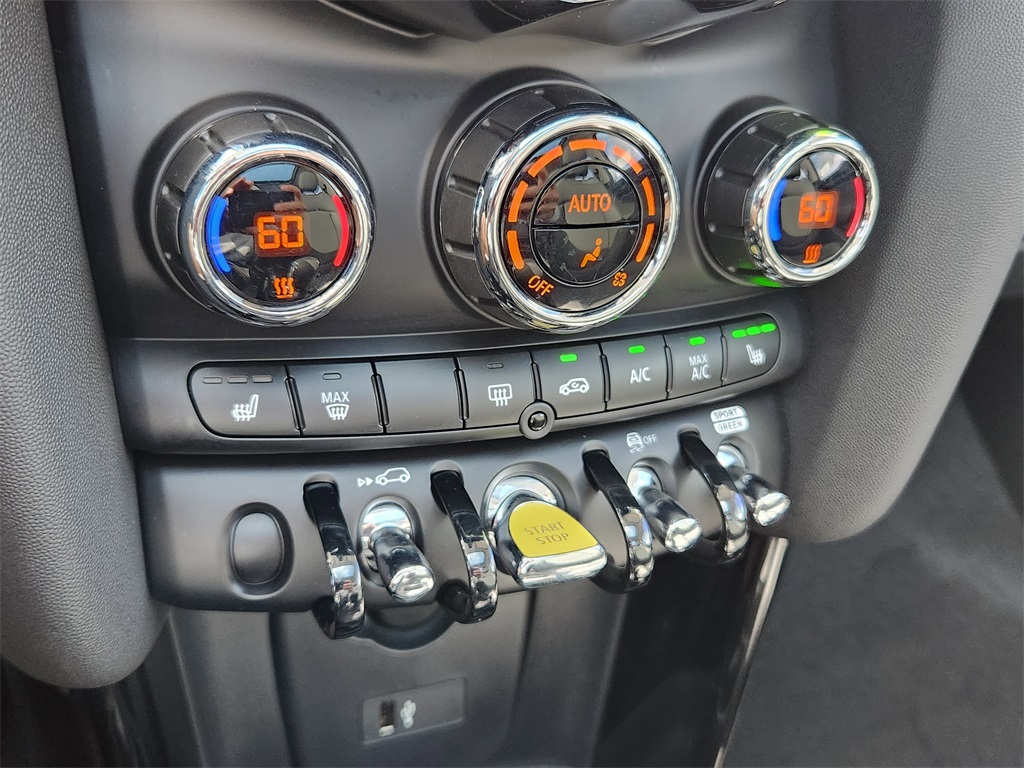 2024 Mini Cooper 2 Door Hardtop SE photo 22