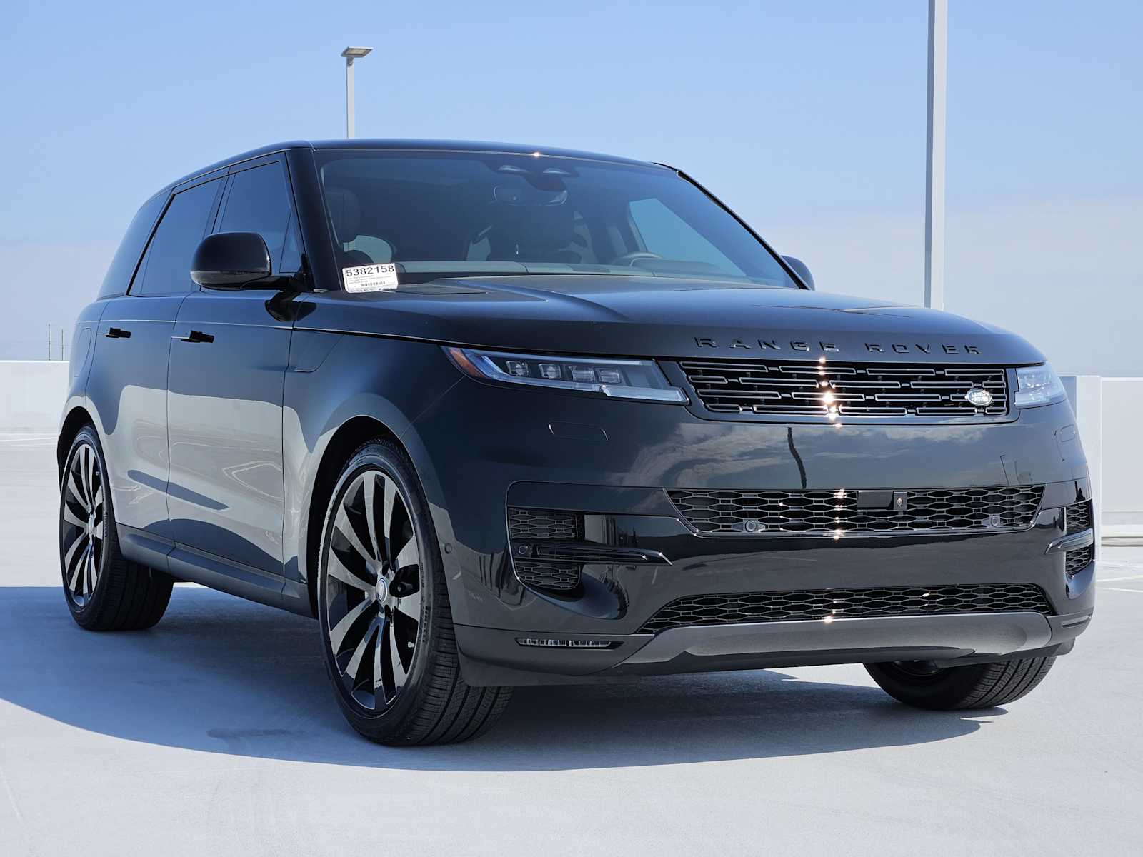2025 Land Rover Range Rover Sport SE photo 3